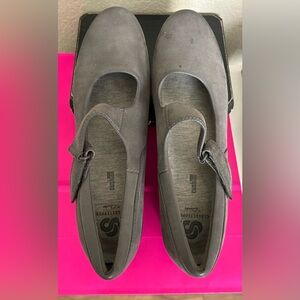 Clark's shoes size  8.5 M
